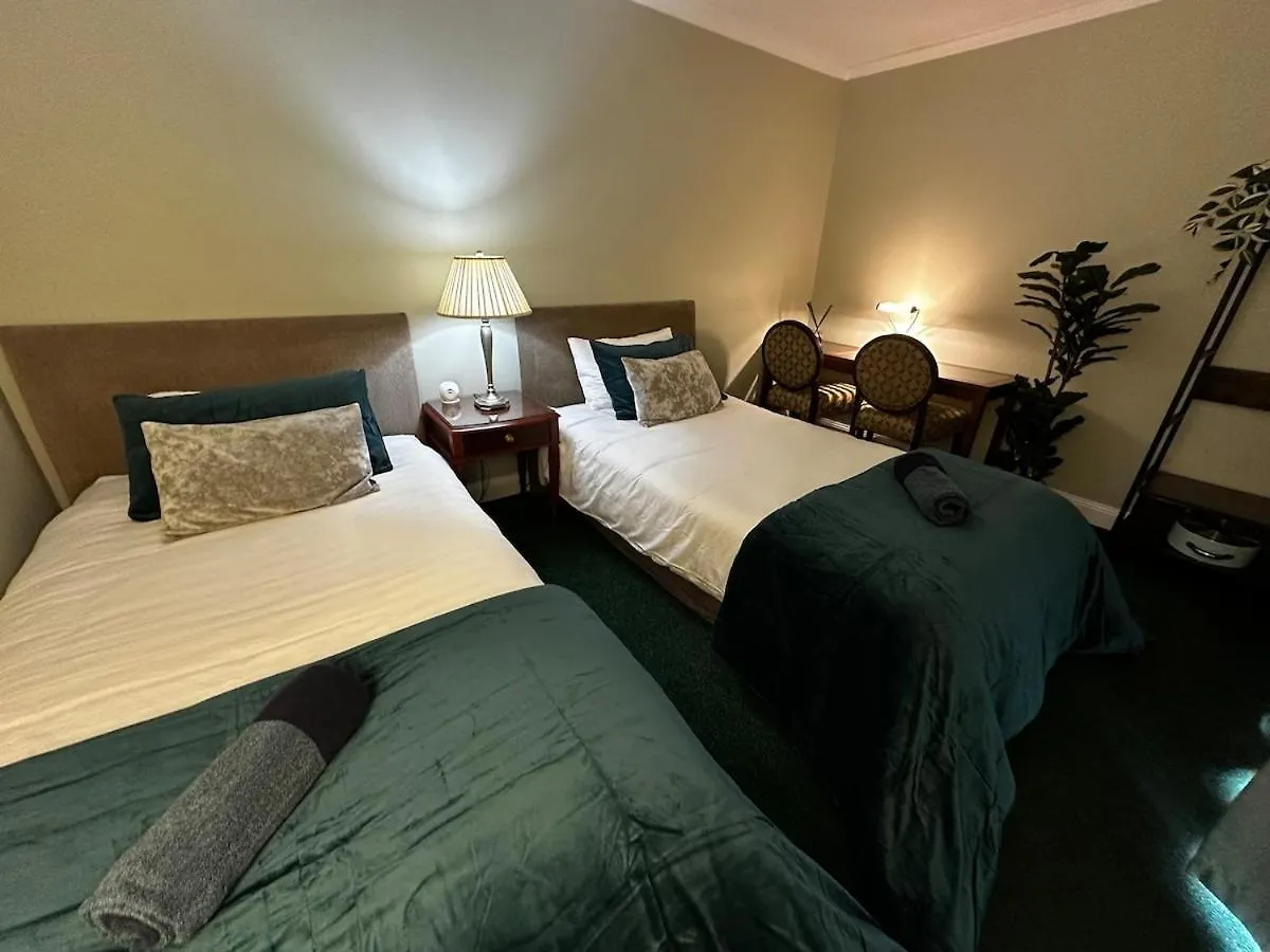Maleny Retreat - Pay 3 Stay 4 Nights! First 3 Bookings Only! Booroobin
